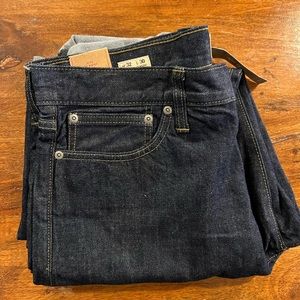 J Crew Men’s Classic Relaxed Fit Jeans in Resin Rinse 32/30 NWT.